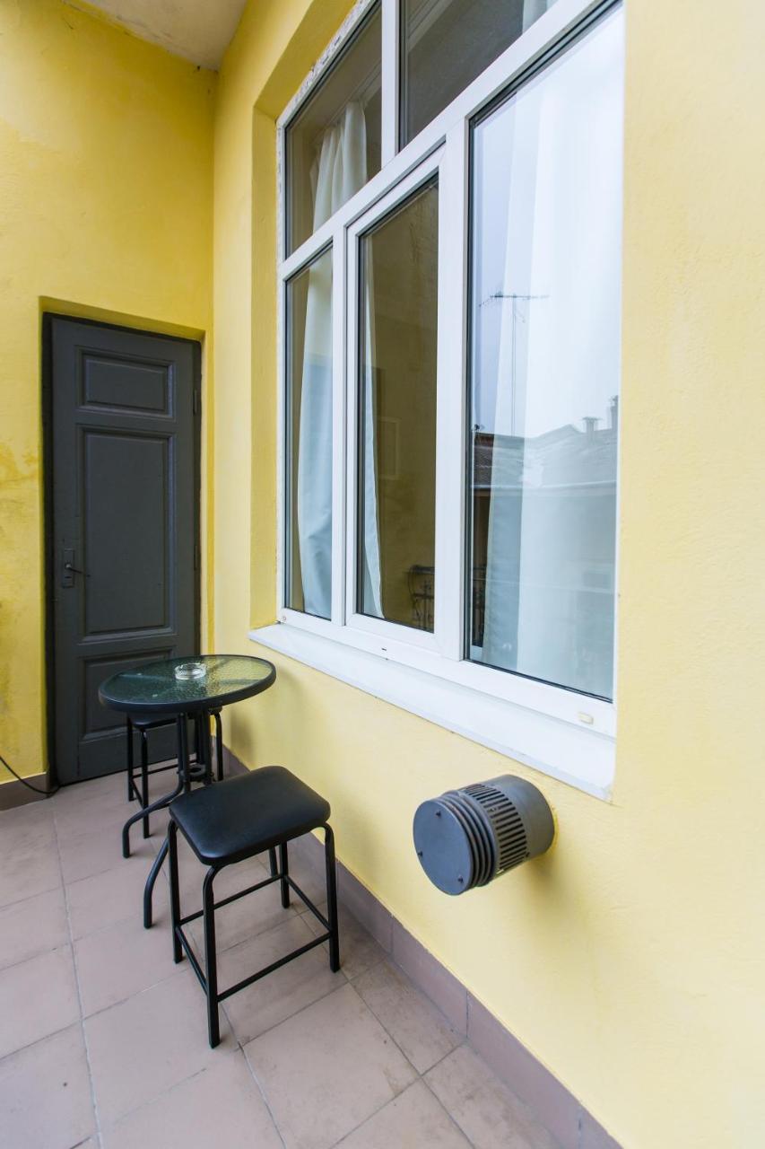 Bright Apartment In The Very Centre Lviv Bagian luar foto
